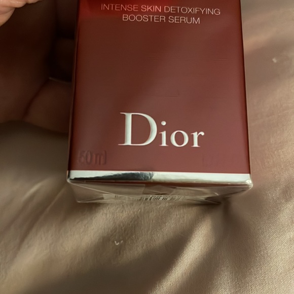 NWT Dior
One Essential Skin Boosting Super Serum - Picture 4 of 4